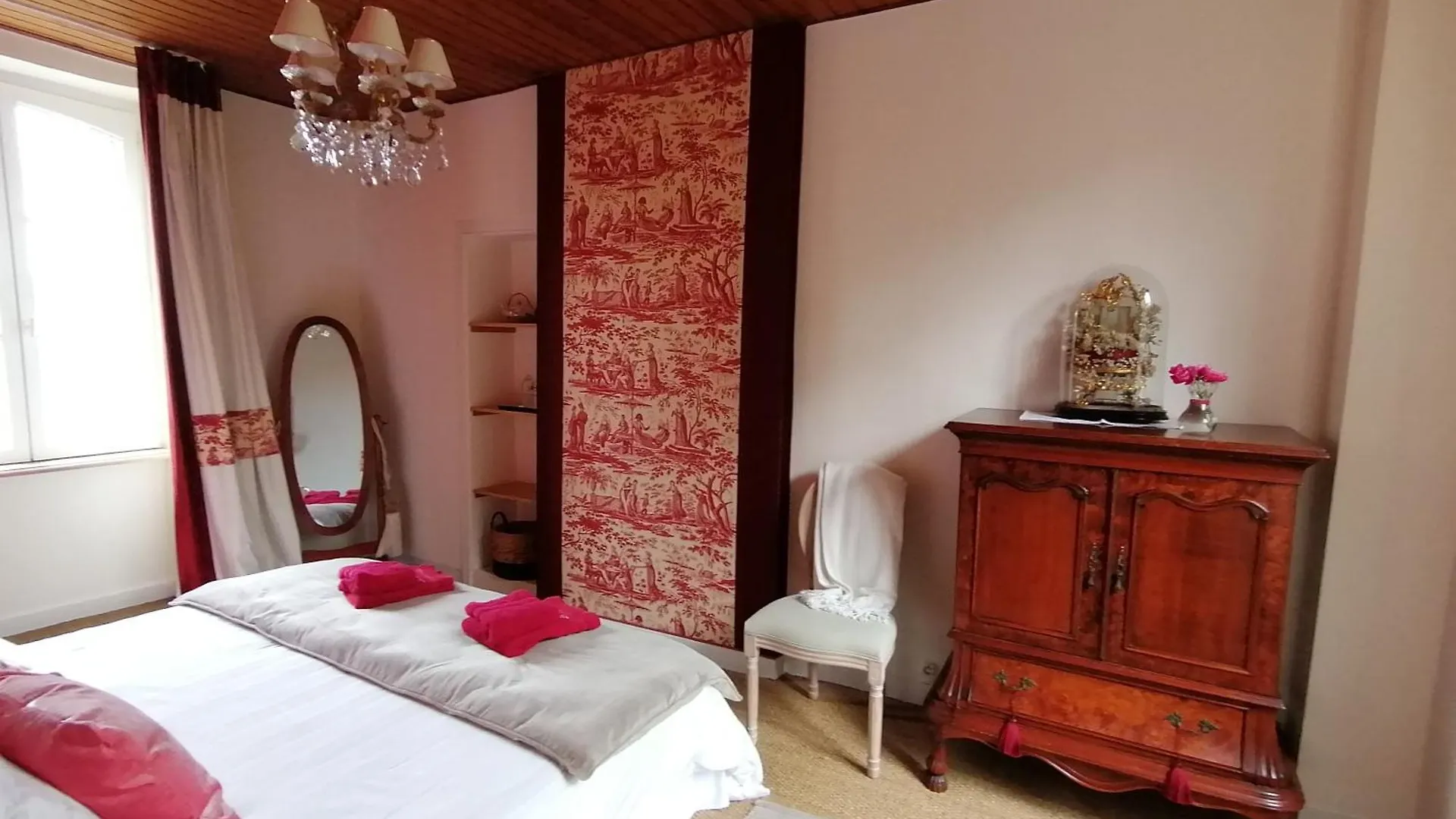 La Tocade Del Arte - Dinan Bed & Breakfast Lanvallay France