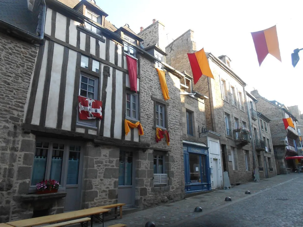 La Tocade Del Arte - Dinan Bed and Breakfast Lanvallay 0*,  Frankrijk